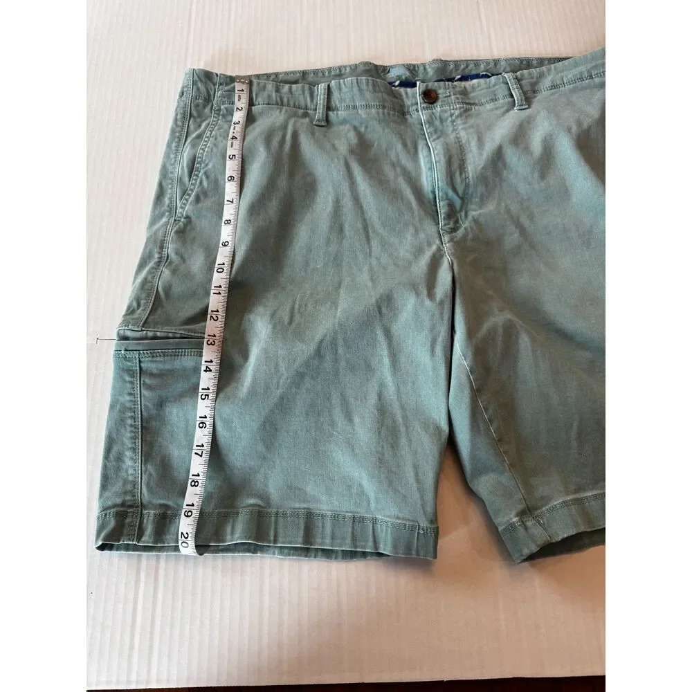 Tommy Bahama Mens 42 Green Stretch Shorts Swordfish Cargo Casual Flat Front